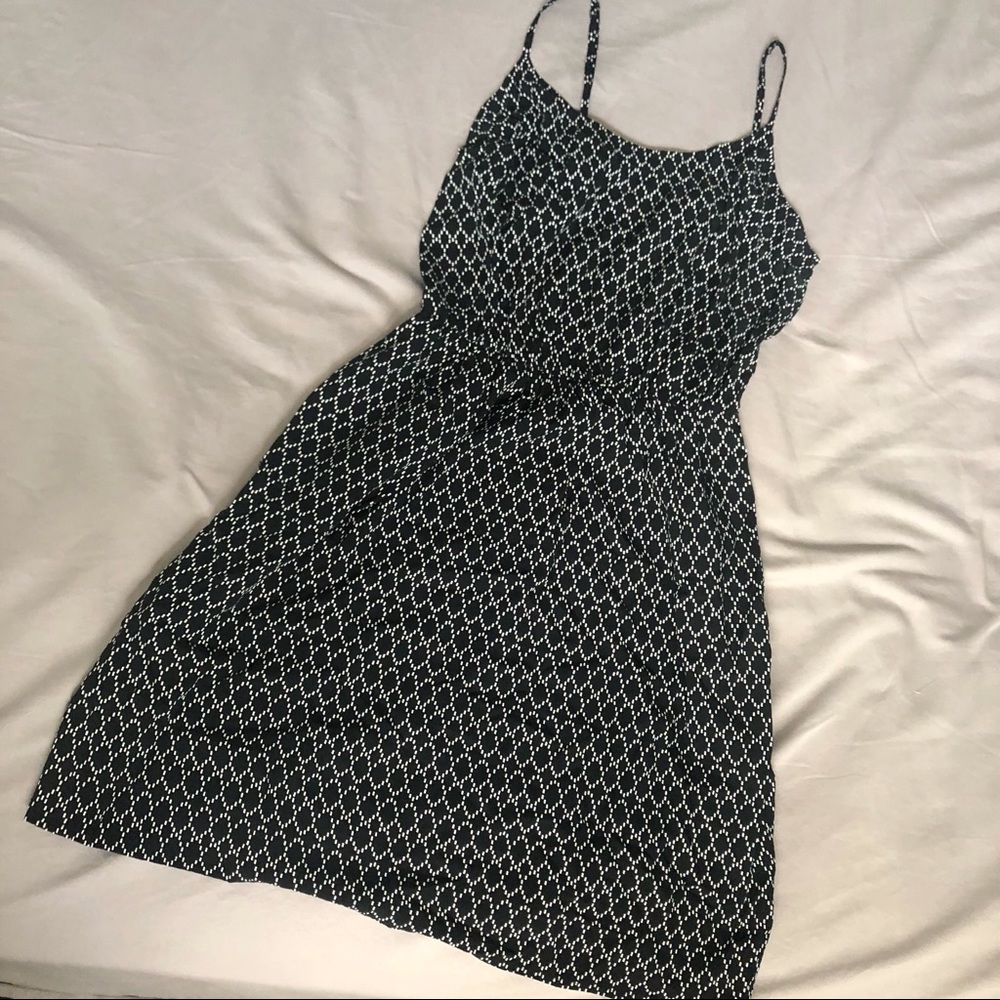 OLD NAVY: FLOWY BLACK & WHITE PRINTED DRESS